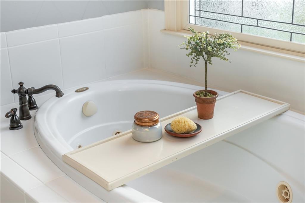 4150 Chimney Heights NE