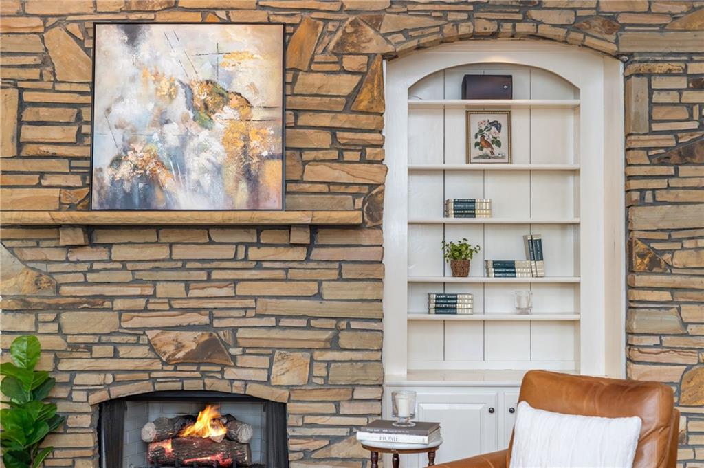 4150 Chimney Heights NE