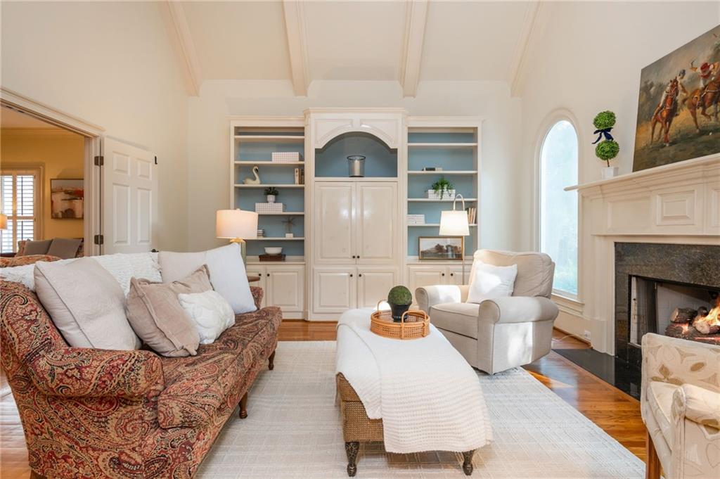 4150 Chimney Heights NE