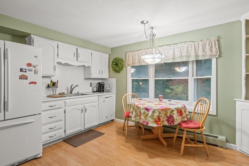 24 Surrey Ln