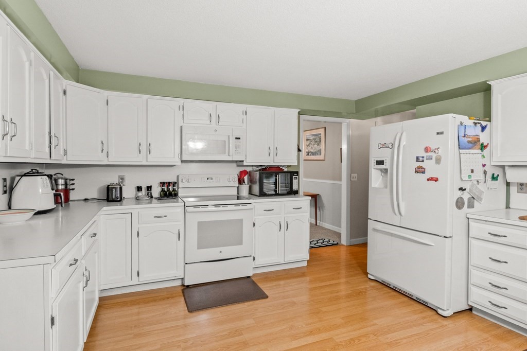 24 Surrey Ln
