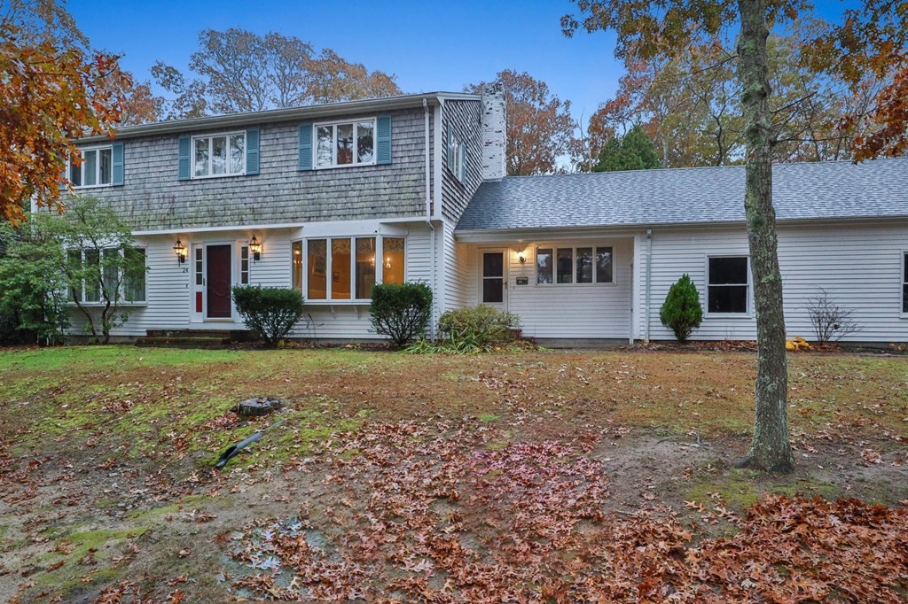 24 Surrey Ln
