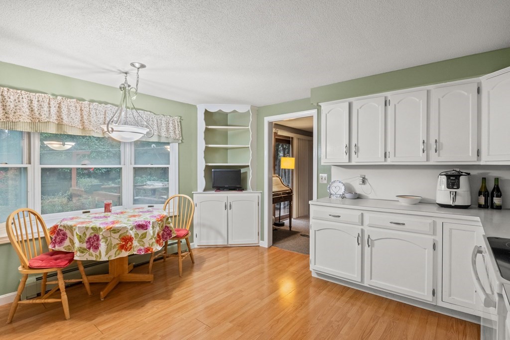 24 Surrey Ln