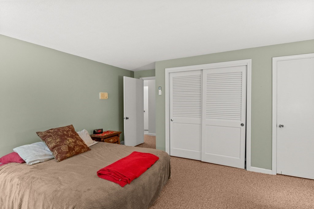 24 Surrey Ln