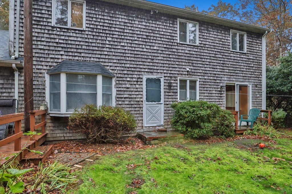 24 Surrey Ln