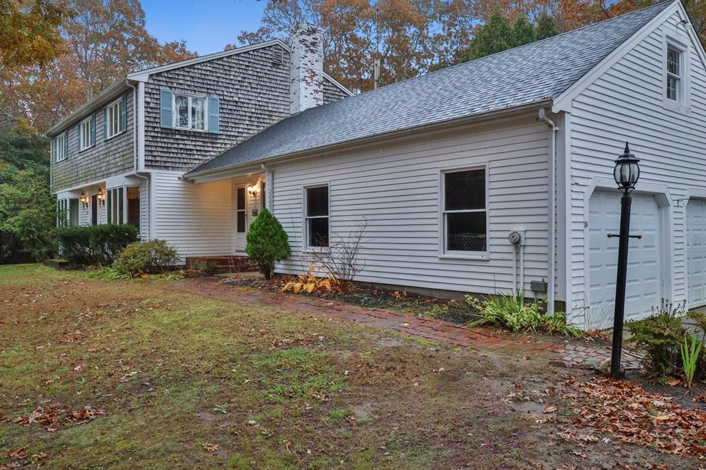 24 Surrey Ln