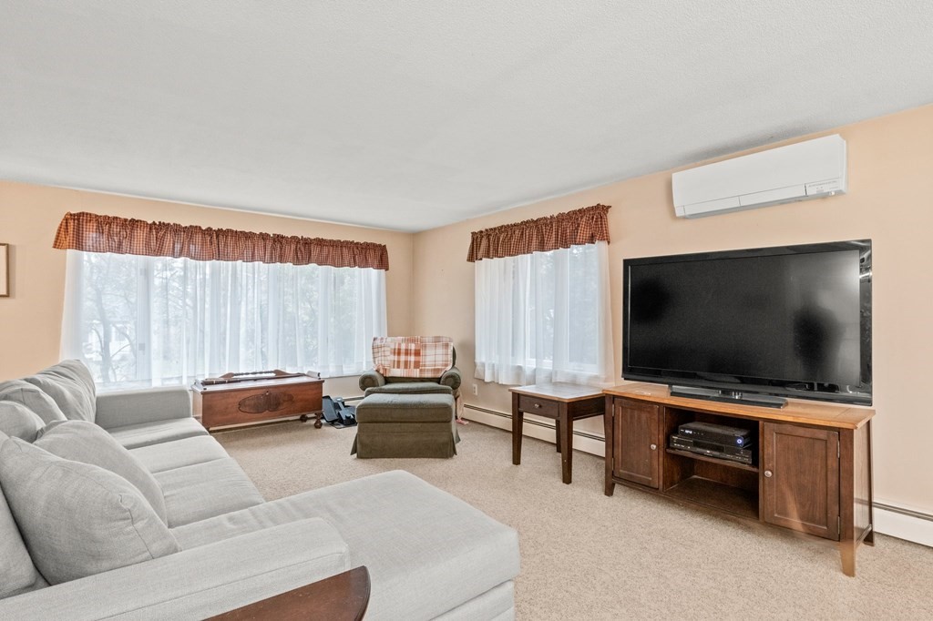 24 Surrey Ln