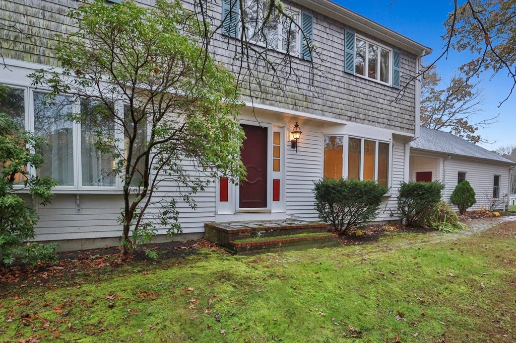 24 Surrey Ln