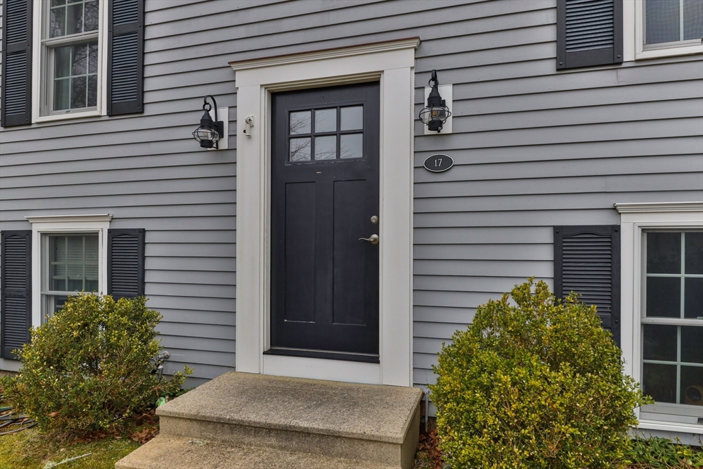 17 Bent Bluff Ln