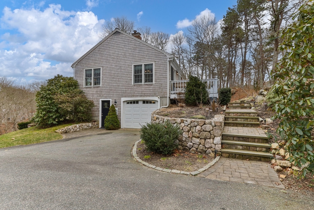 17 Bent Bluff Ln