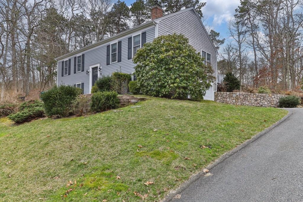 17 Bent Bluff Ln