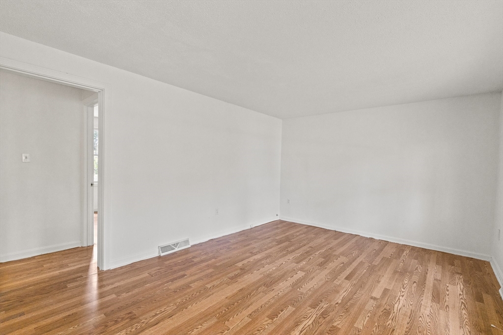 37 Willington Ave