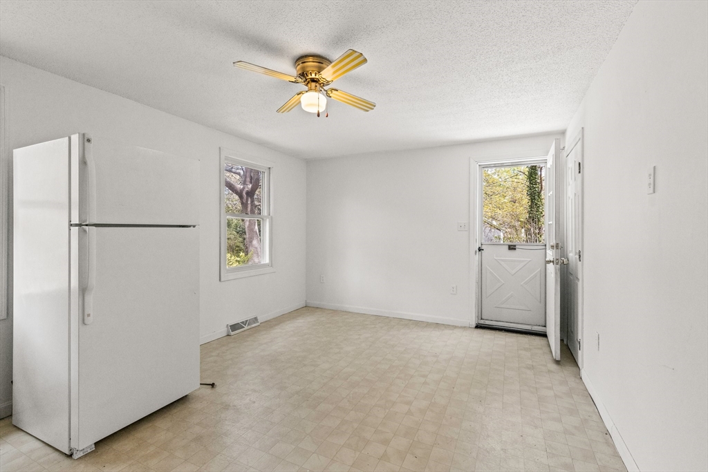 37 Willington Ave