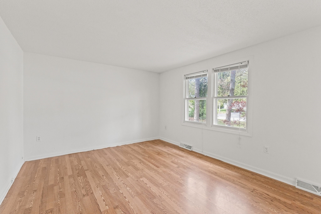 37 Willington Ave