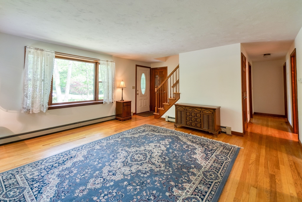 10 Little Acorn Ln