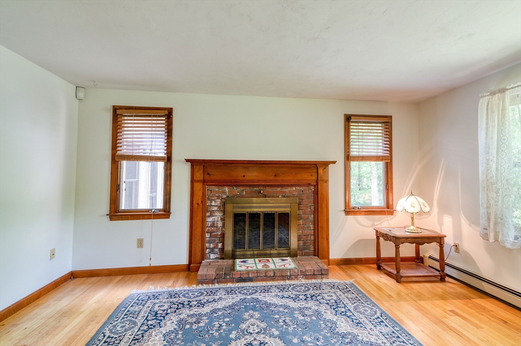 10 Little Acorn Ln