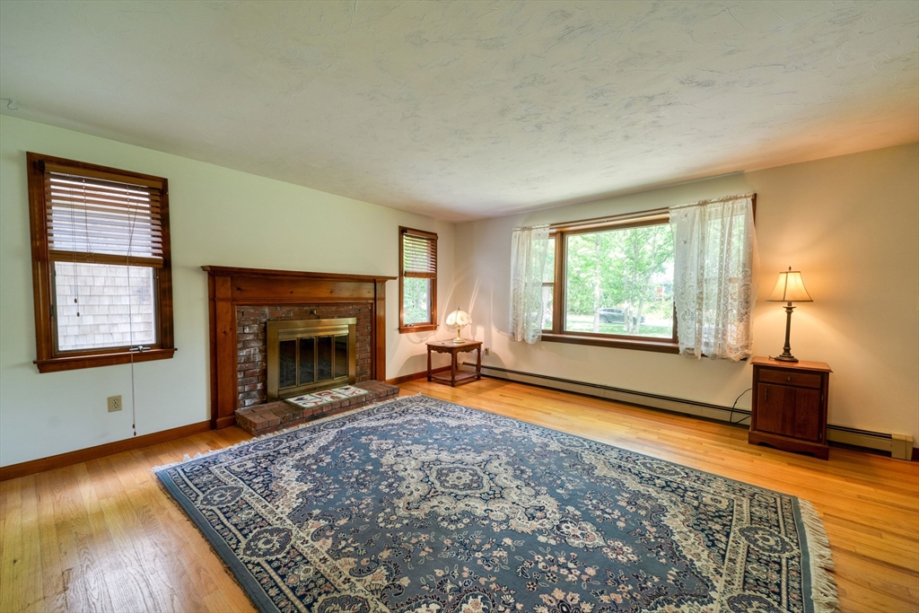 10 Little Acorn Ln