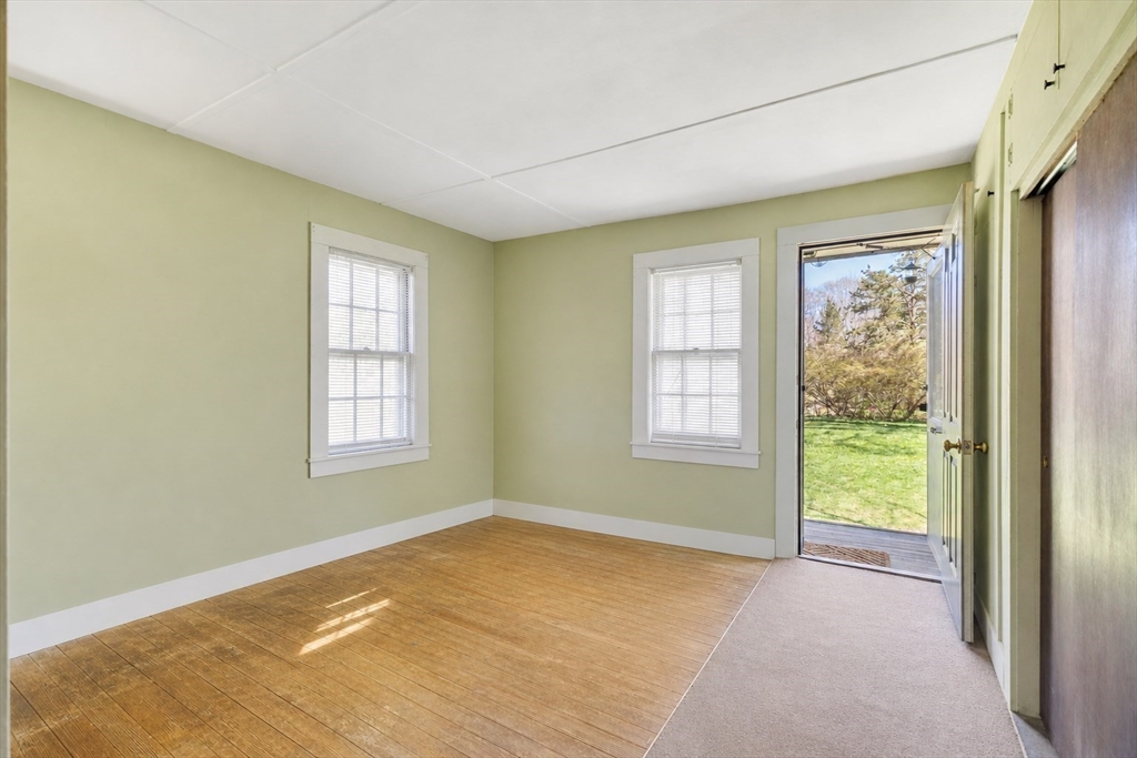 58 Loomis Ln