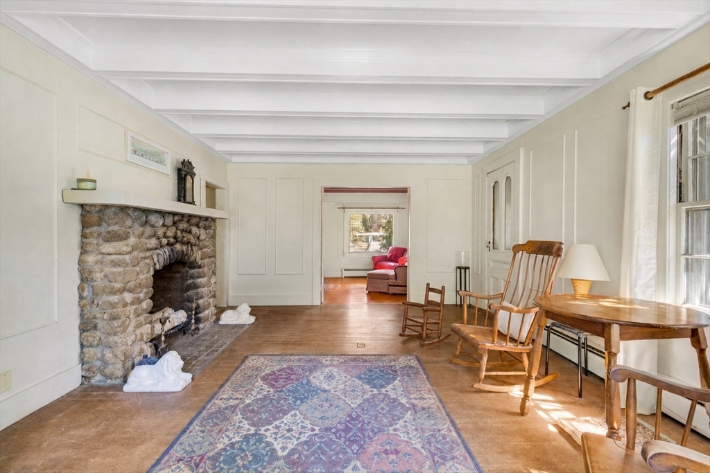 58 Loomis Ln