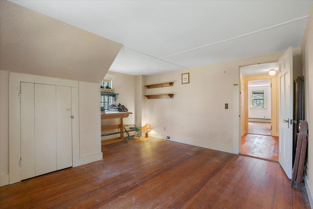 58 Loomis Ln