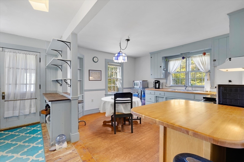 58 Loomis Ln