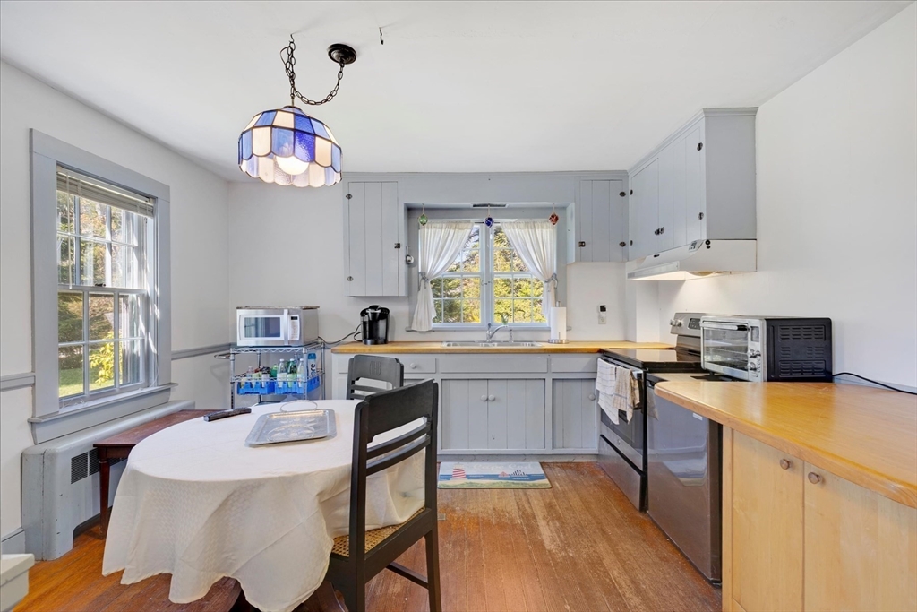 58 Loomis Ln
