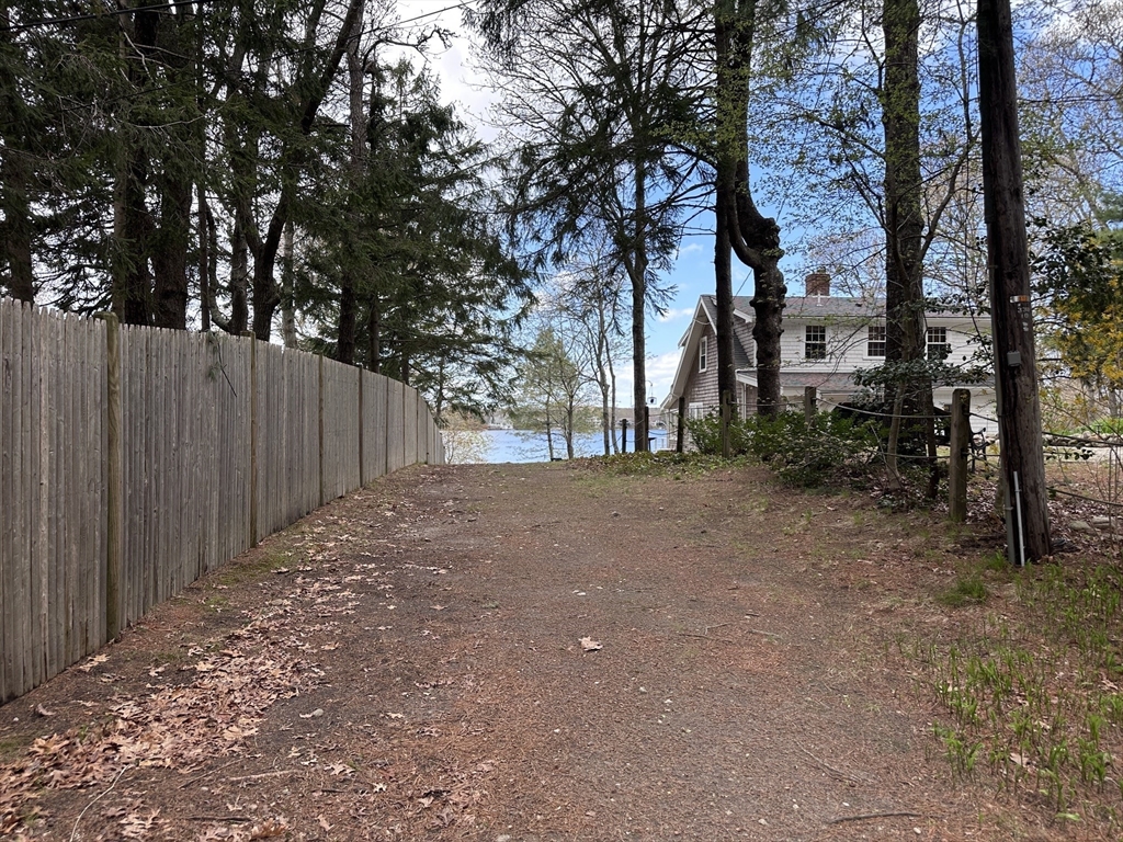 58 Loomis Ln