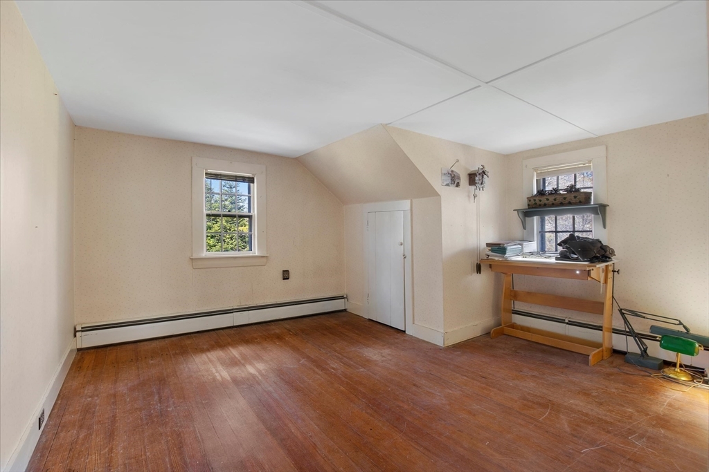 58 Loomis Ln