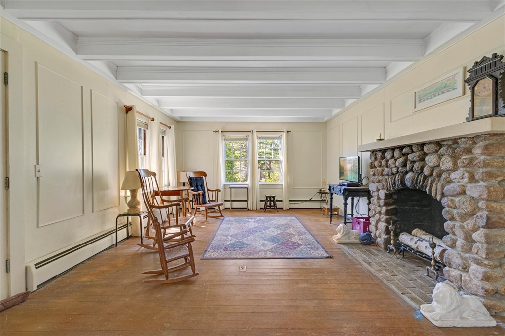 58 Loomis Ln
