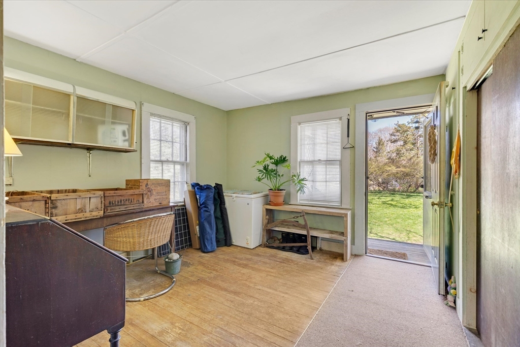 58 Loomis Ln