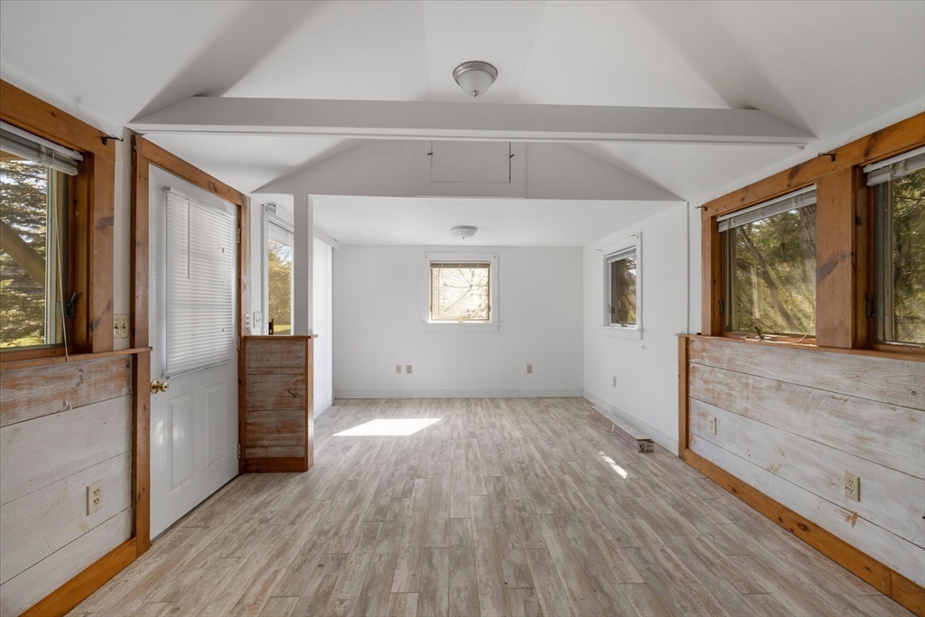 58 Loomis Ln
