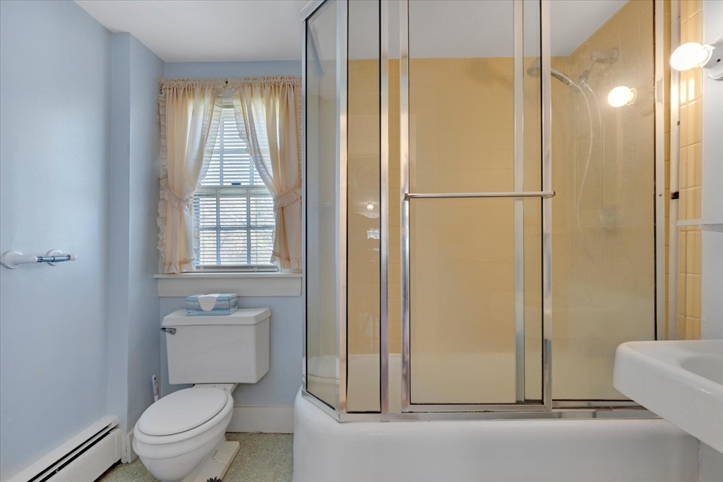 58 Loomis Ln