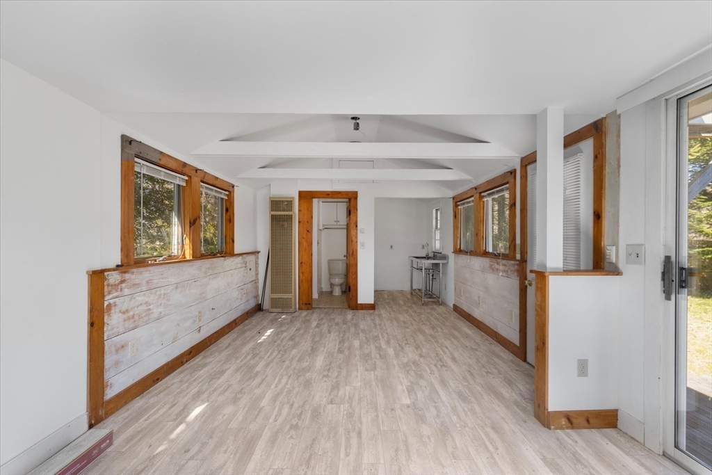 58 Loomis Ln