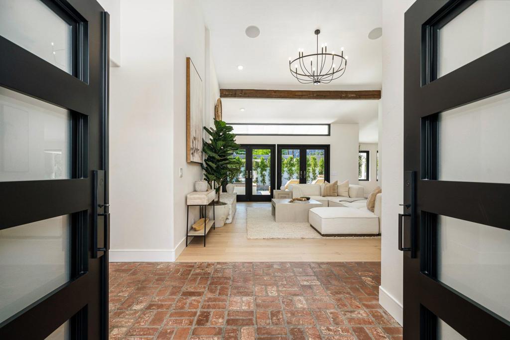 48721 San Vicente Street