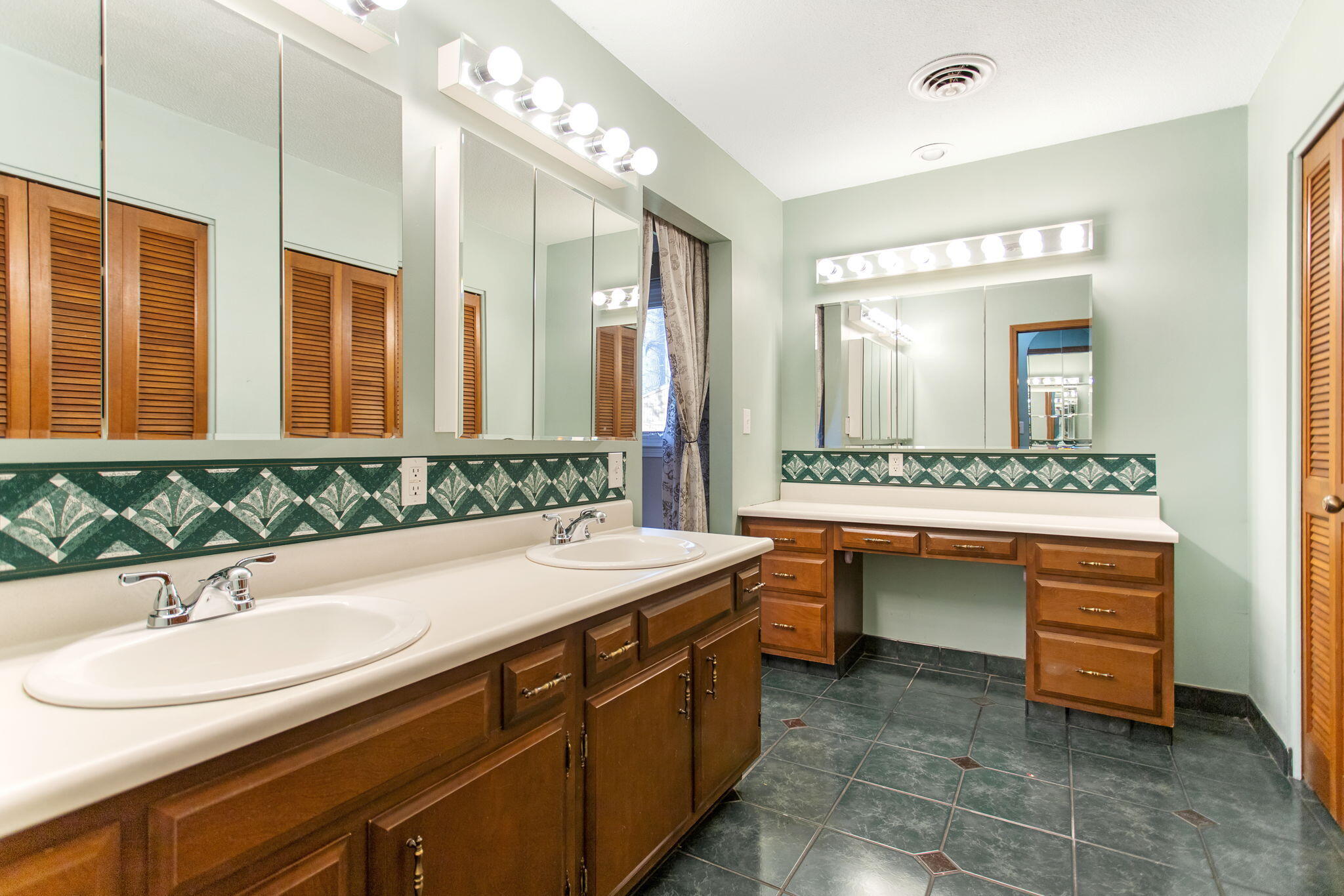 1595 St. Joseph Circle, St. Joseph
