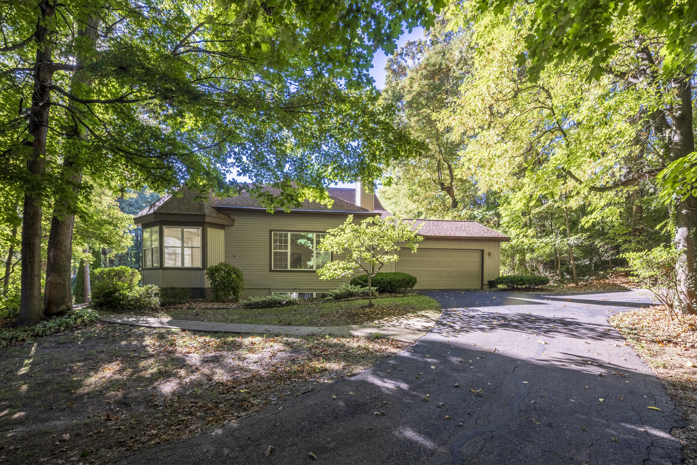 3004 White Oaks Lane