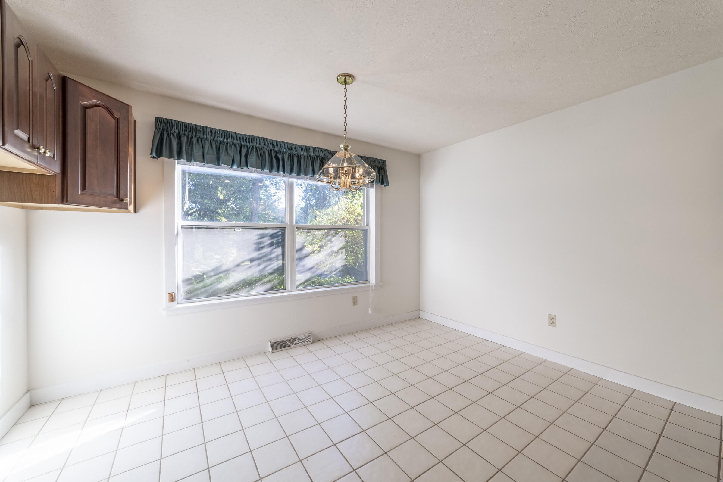 3004 White Oaks Lane