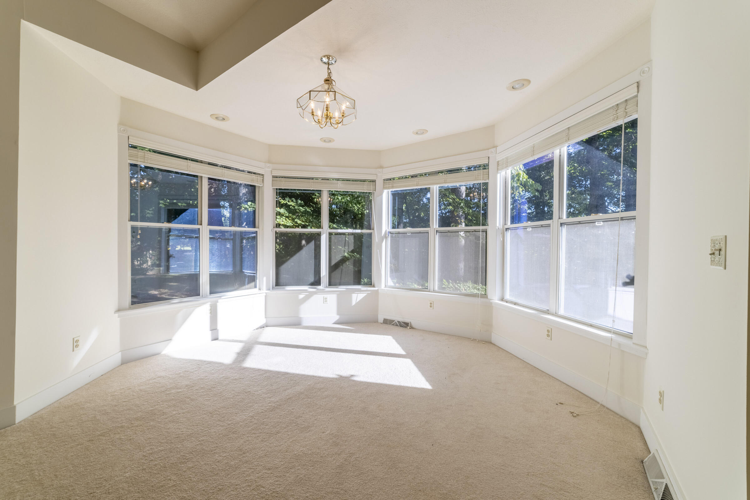 3004 White Oaks Lane