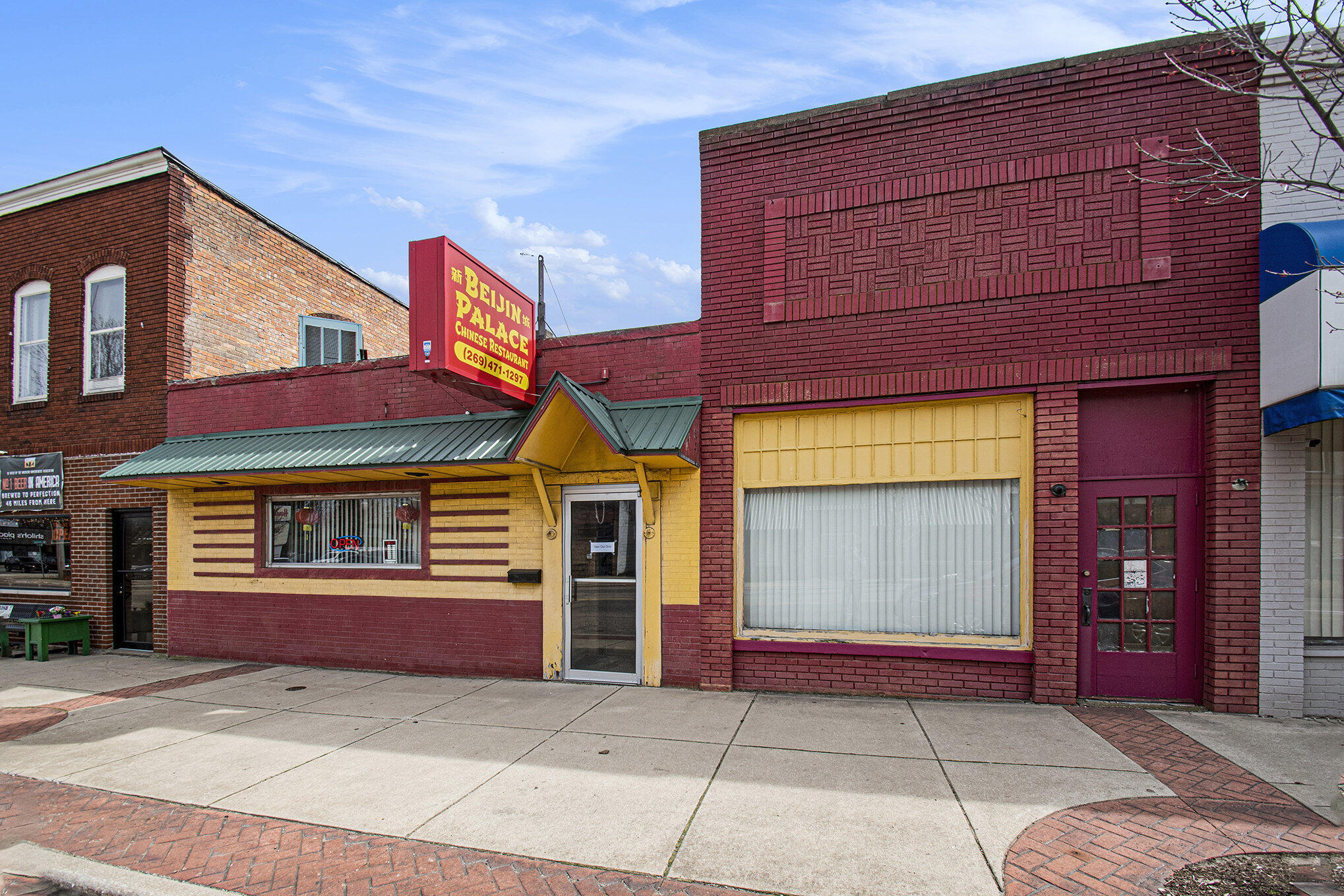 108 E Ferry Street