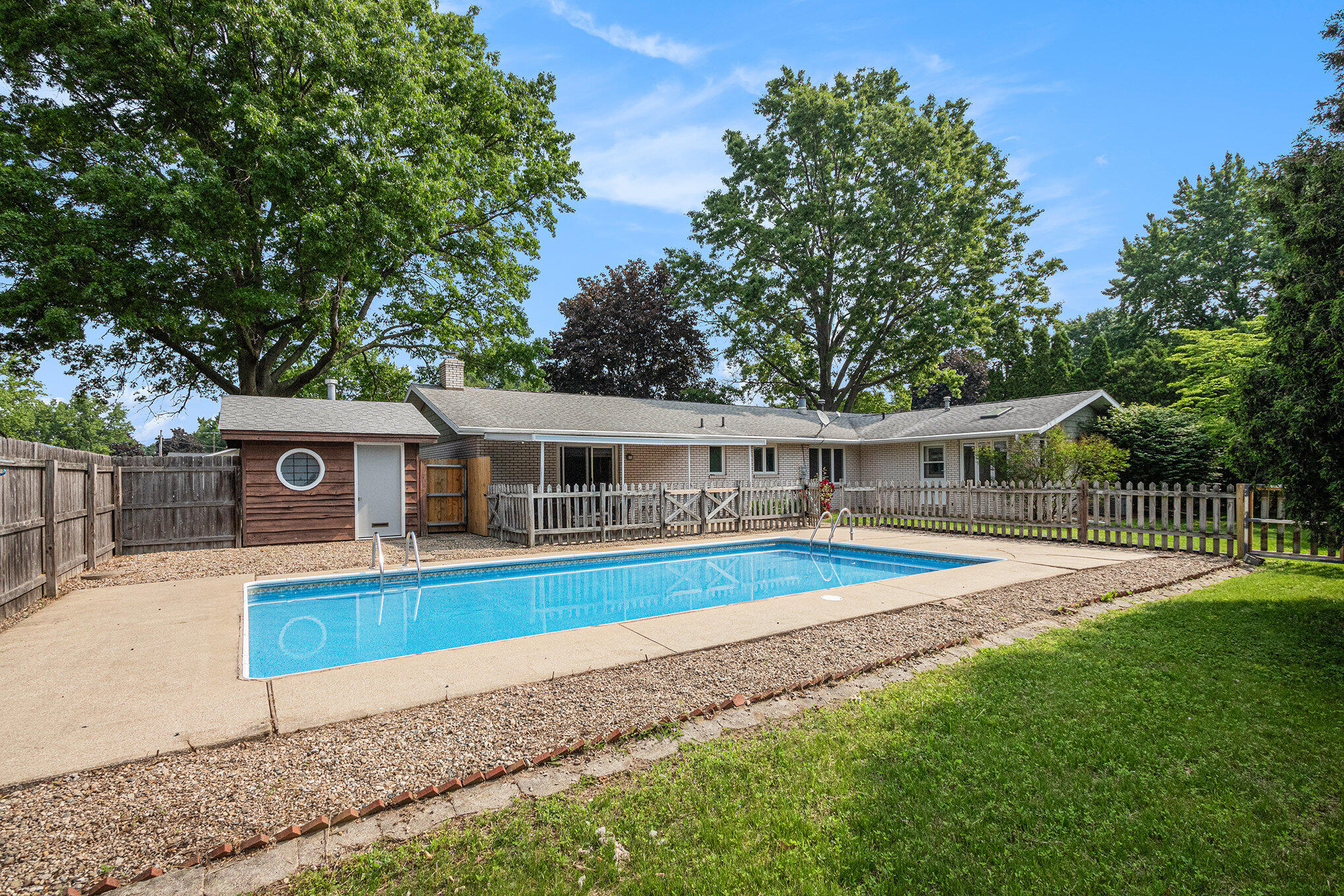 2418 Fountain Lane
