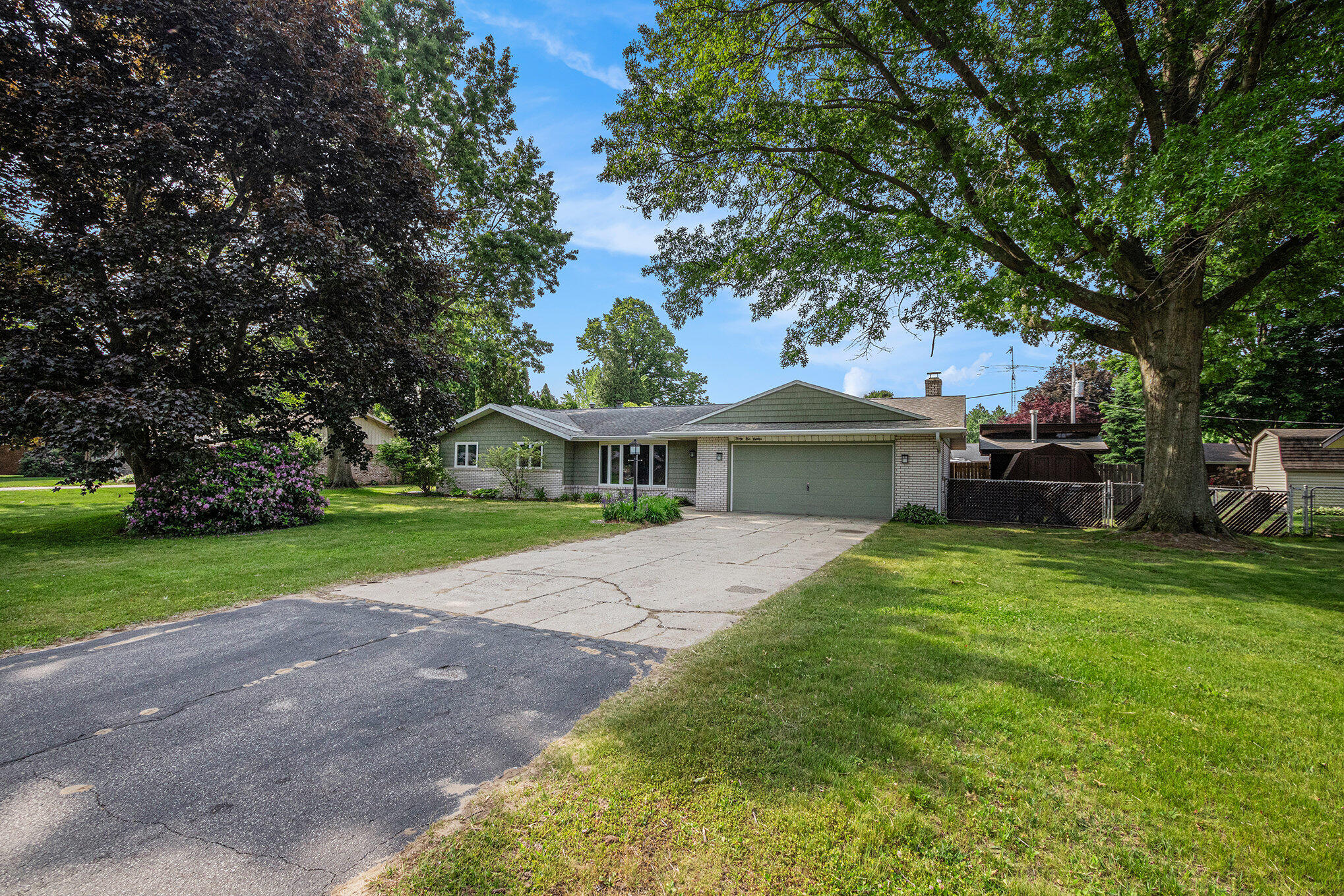 2418 Fountain Lane