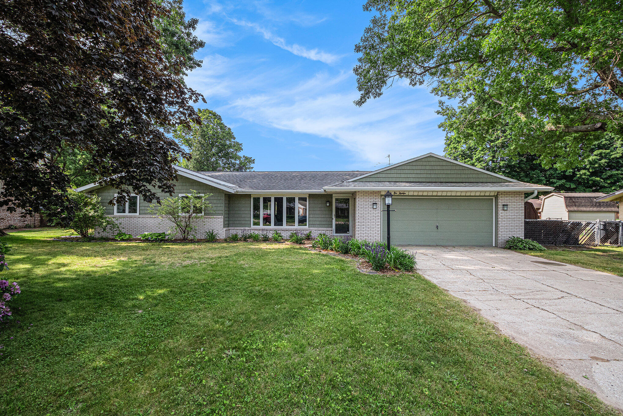 2418 Fountain Lane