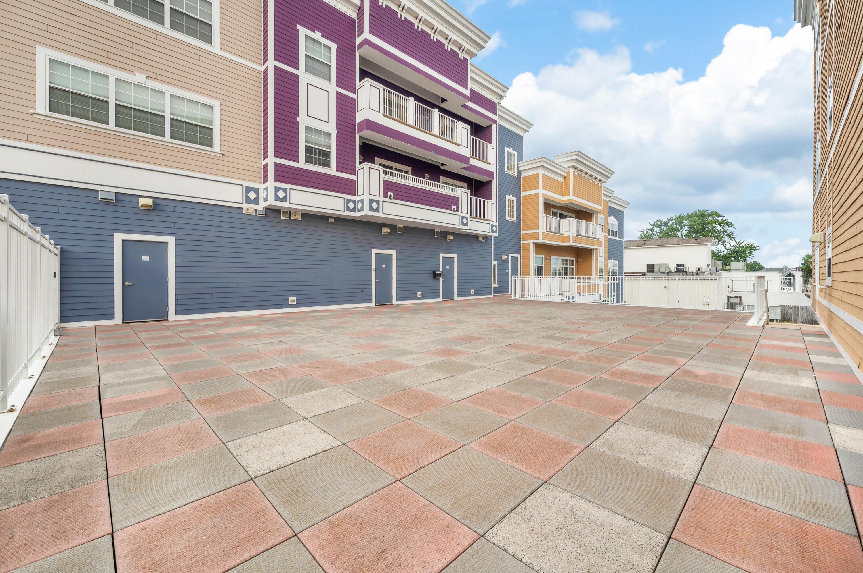 225 N Whittaker Street