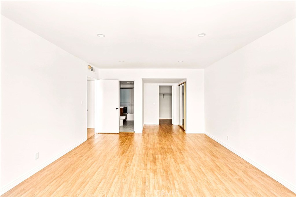 1401 Valley View Road 330