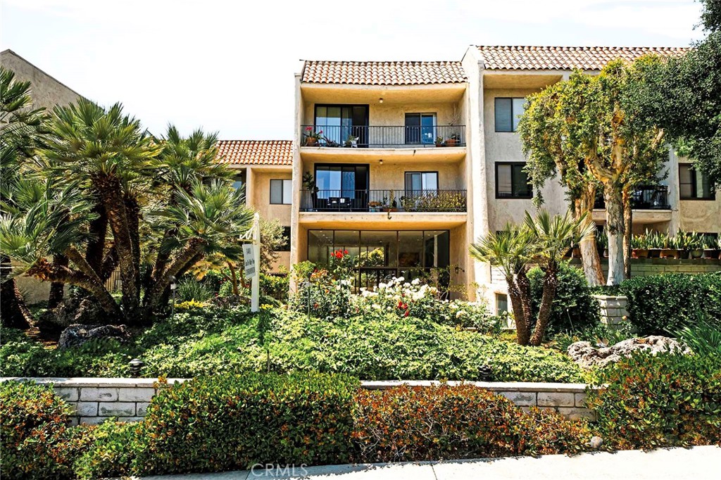 1401 Valley View Road 330