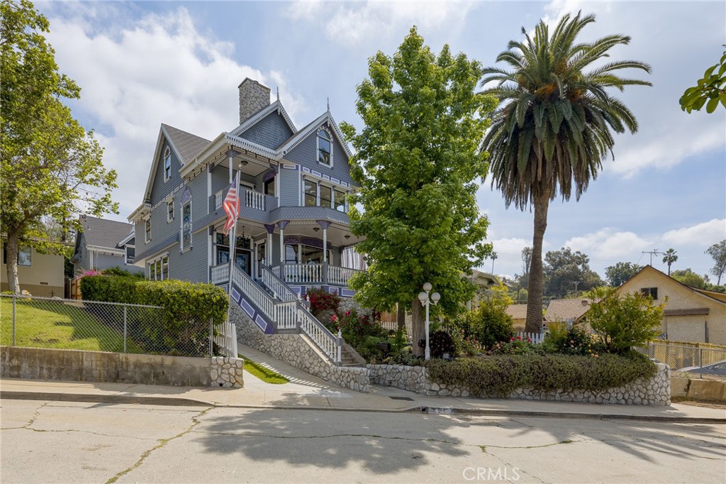 932 N Avenue 65