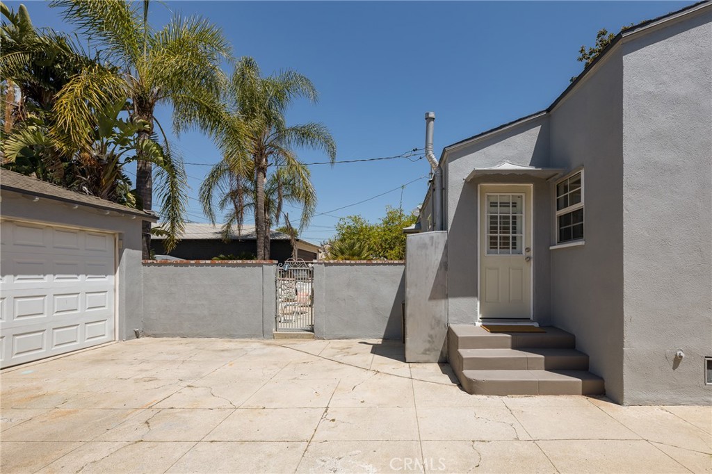 1739 N Niagara
