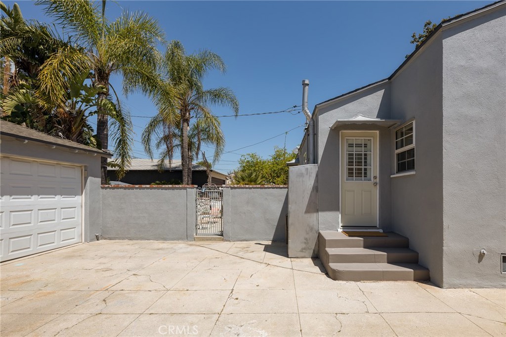 1739 N Niagara