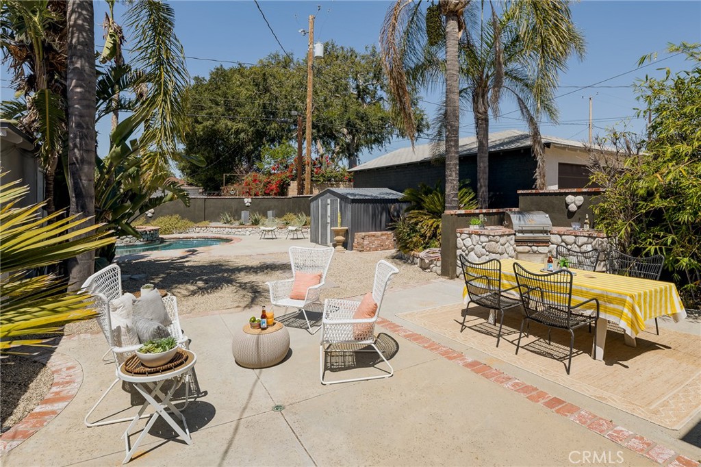 1739 N Niagara