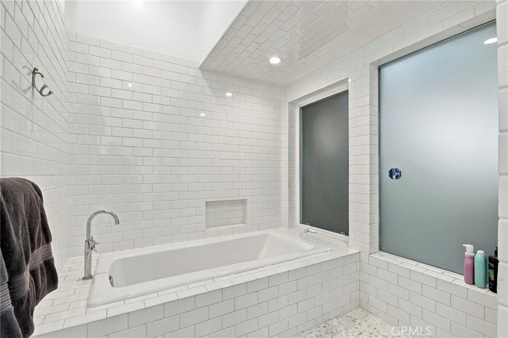 5128 Hillard